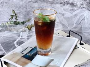 最后放上洗净的薄荷叶即可。