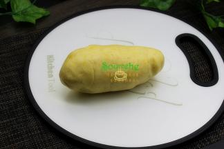 用保鲜模包裹放入冰箱冷藏2小时；