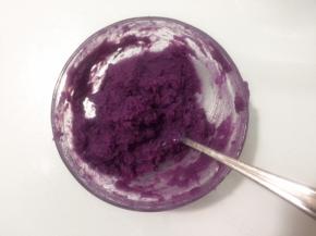 一起搅拌成糊状备用