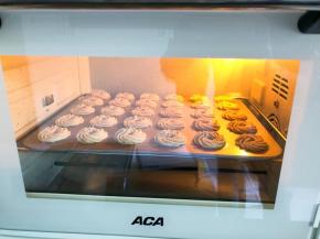 放入预热好的烤箱180度20分钟，中层上下火