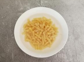 意面清水泡一下  可以缩短煮的时间