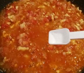 汤汁越来越浓稠  放入盐和糖