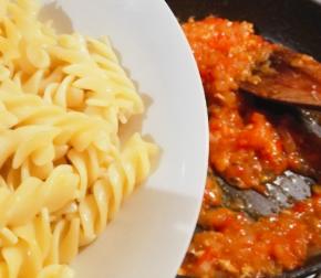 放入煮好的螺丝粉