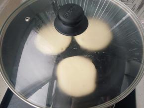 盖上锅盖焖至2～3分。