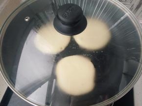 盖上锅盖焖至2～3分。