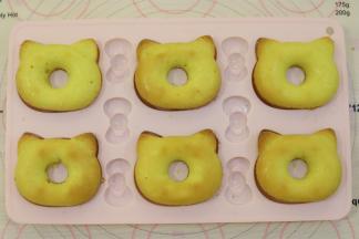 移到晾架上放凉备用。