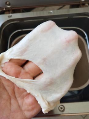 4、揉出薄膜即可。不用太极致的薄膜即可。
