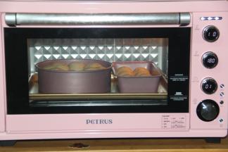 放入预热好的烤箱下层，转上下180度，烤20分钟。