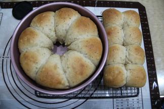 烤好，取出转移到冷却架。