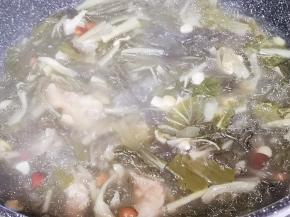 将以上材料放入锅中煮开后，转中小火煲30分钟