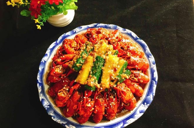 蒜蓉十三香小龙虾