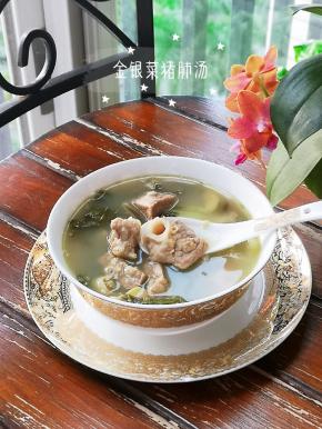 加入适量的盐调味