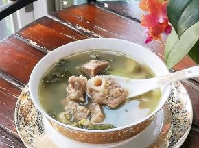 加入适量的盐调味