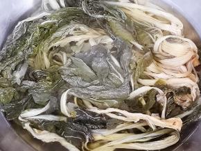 菜干提前浸泡，洗净