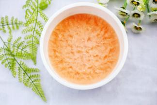 放凉后放置冰箱冷冻层4小时即可开吃！