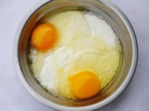两个鸡蛋。