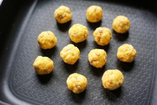 放入平底锅中。