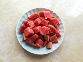 番石榴去皮切成小块