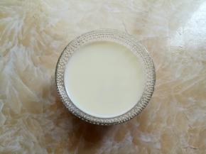 奶粉加温水调成牛奶