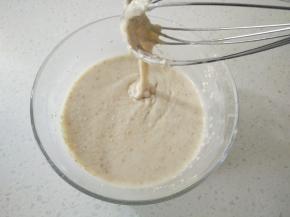 搅拌均匀，装入裱花袋。