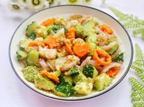 藜麦君的西藏藜麦吃上去Q弹，虾肉弹润，牛油果绵软，胡萝卜黄瓜清脆。