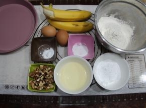 准备材料，模具清洗干净擦干。香蕉最好使用比较熟的香蕉。鸡蛋提前取出回温。