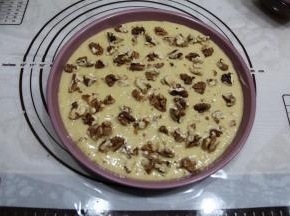 撒上核桃碎，核桃碎记得提前掰碎。