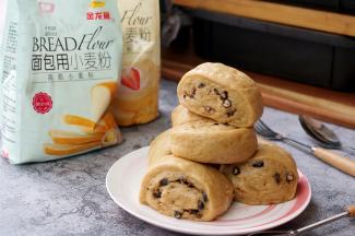 如图就是红糖红豆包，层次还是很分明，个别有分层的我挑出来给家姐送过去了，好了朋友们喜欢也可以试试，这个方法是不会错得，我重复试了三次，除了第一次失败，其它二次成品口感都不错哦。