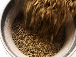 孜然粒，继续研磨三十秒～四十秒。