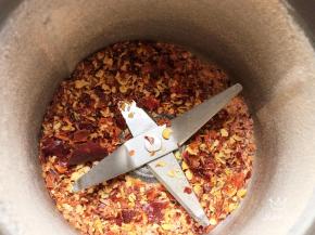 这是三十秒后的辣椒颗粒，如果喜欢更细一点的口感，延长研磨时间即可。