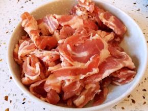 羊肉切片，或者买现成的羊肉片