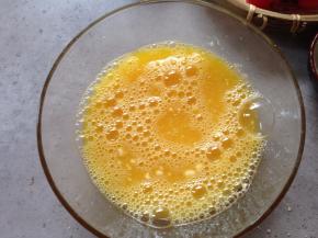 加入1小勺水充分打散