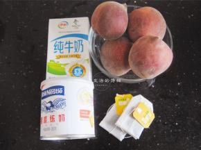 准备好食材，蜜桃要买成熟度高的，这样的会更香软一些，口感也更甜。