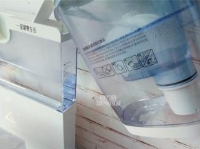 期间给蒸锅的水箱添加几次水，以防蒸干，必须纯净水这样食物更美味。