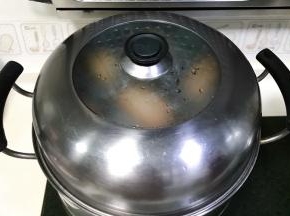 大火烧开后10分钟关火，焖3～5分钟后揭锅盖。