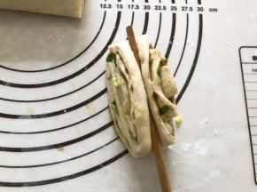 用筷子向下压