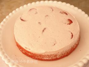 再盖上奶油，稍微抹平。