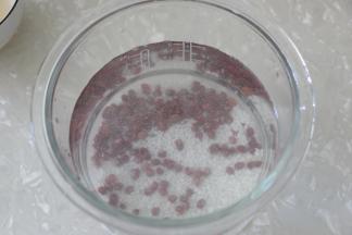 加入适量纯净水。