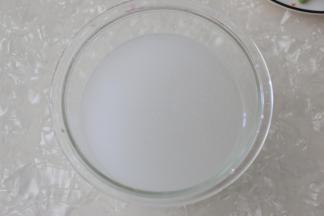 加入适量纯净水。