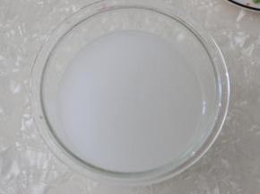 加入适量纯净水。