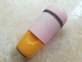 按2下开关，东菱果汁机就开始工作了