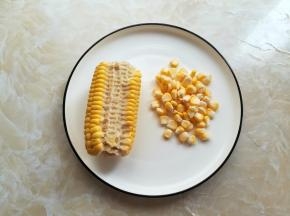 玉米剥粒后清洗干净