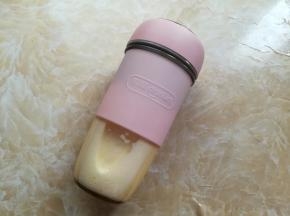 按2下开关，东菱果汁机就开始工作了