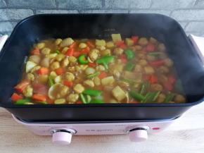 出锅前加入青椒片，翻炒到断生