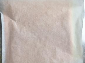 取出后，在表面盖一张油纸，待其晾至手温备用