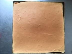 放入提前预热好的烤箱中。180度，中层烤25分钟左右