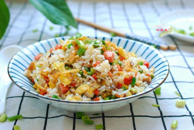榨菜杂蔬蛋炒饭