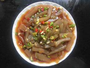 装盘后倒入几滴香油更好；（可省略）