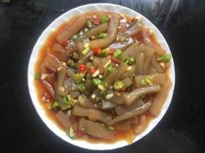 装盘后倒入几滴香油更好；（可省略）