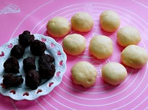 准备好豆沙馅。